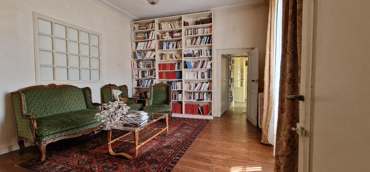 MAISON DE BOURG - ANGERS - 260m2