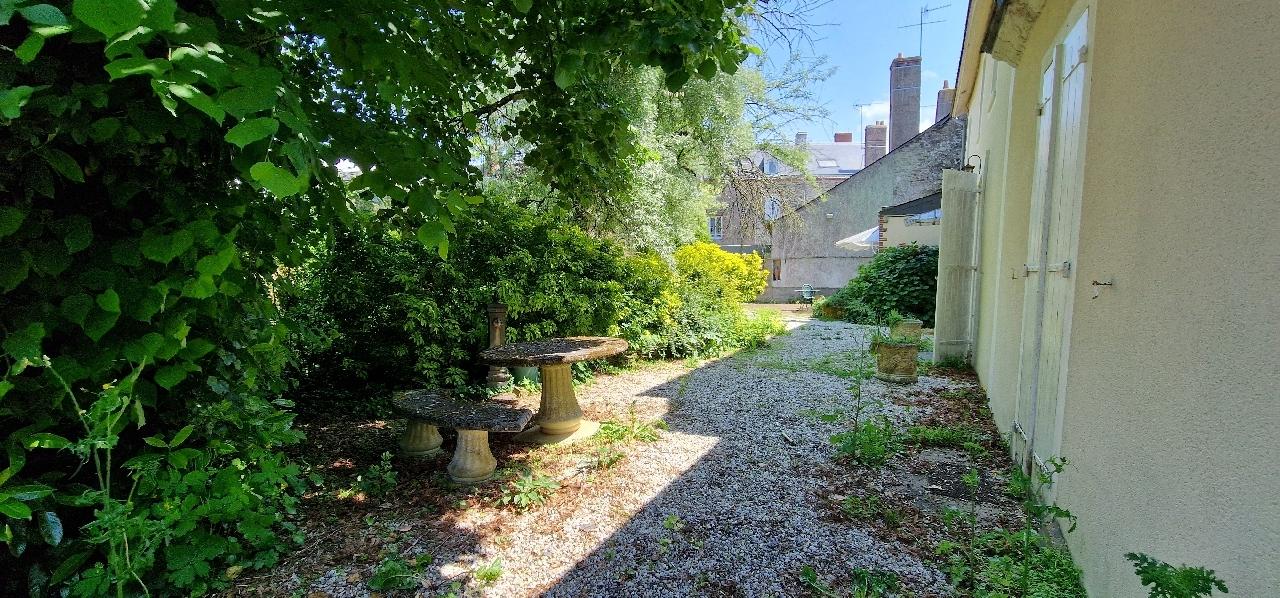 MAISON DE BOURG - ANGERS - 260m2