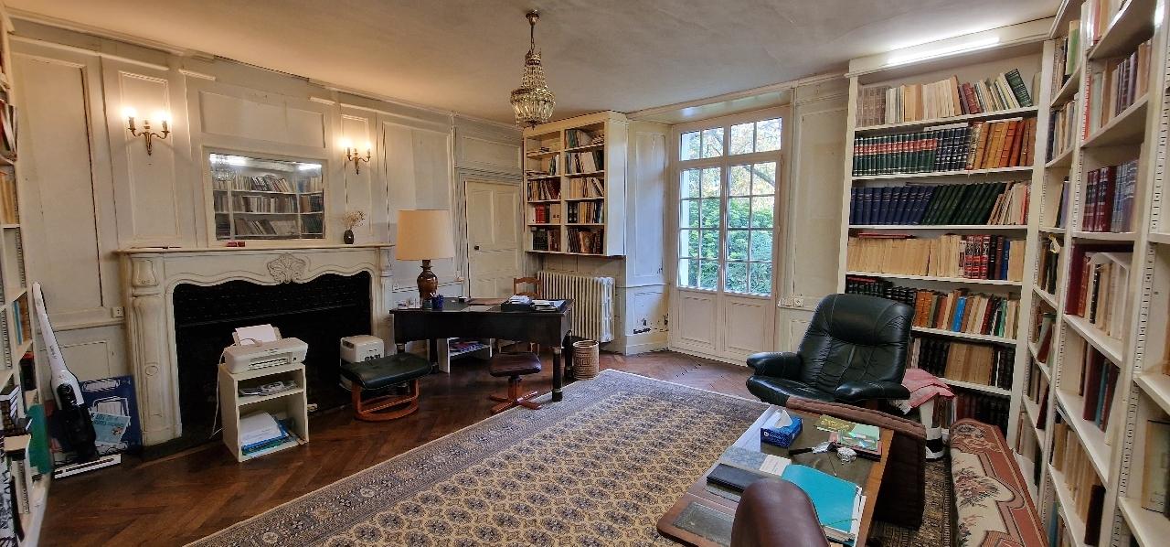 MAISON DE BOURG - ANGERS - 260m2