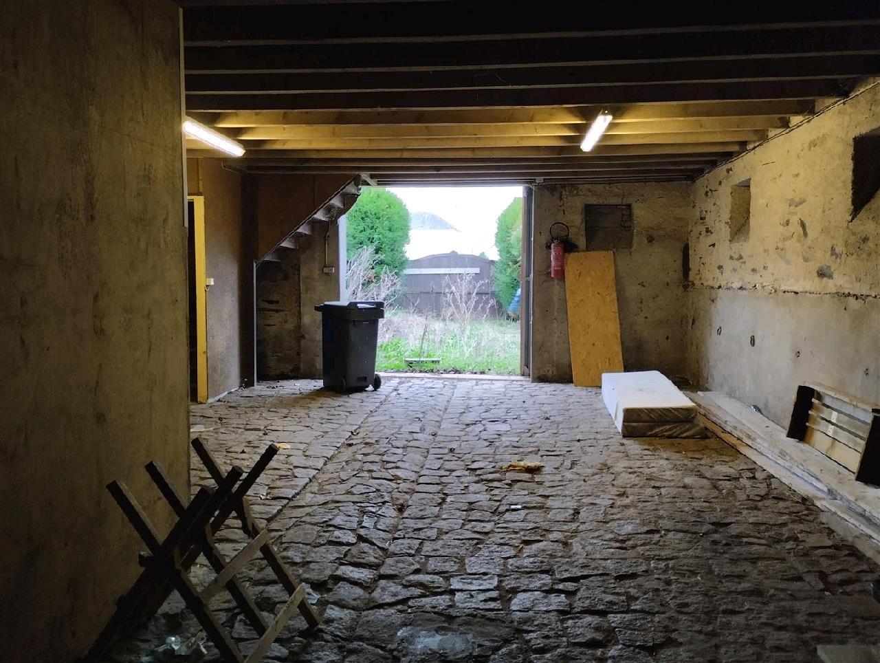 BATIMENT - CANDE - 150m2