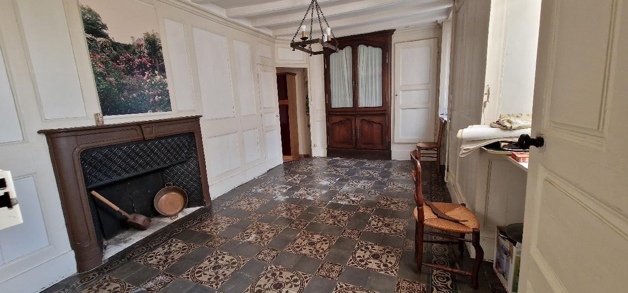 MAISON DE BOURG - ANGERS - 260m2