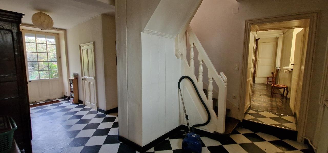 MAISON DE BOURG - ANGERS - 260m2