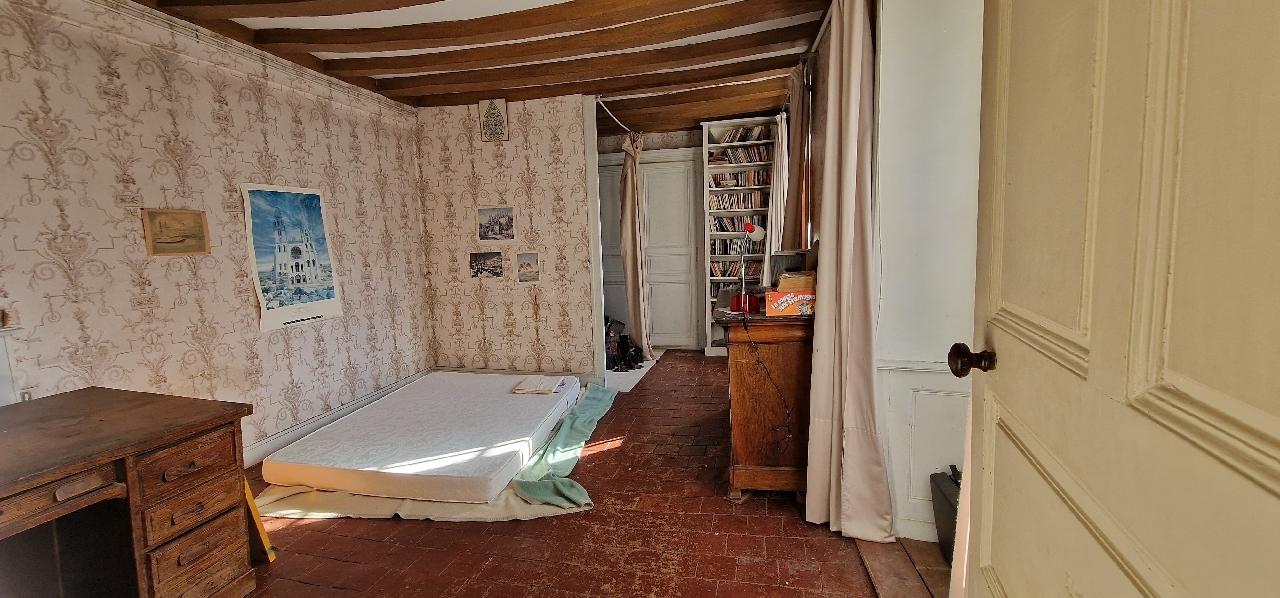 MAISON DE BOURG - ANGERS - 260m2