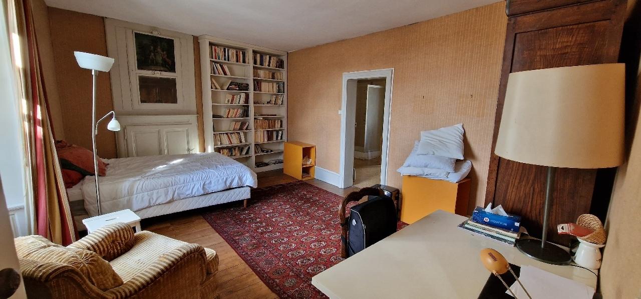 MAISON DE BOURG - ANGERS - 260m2