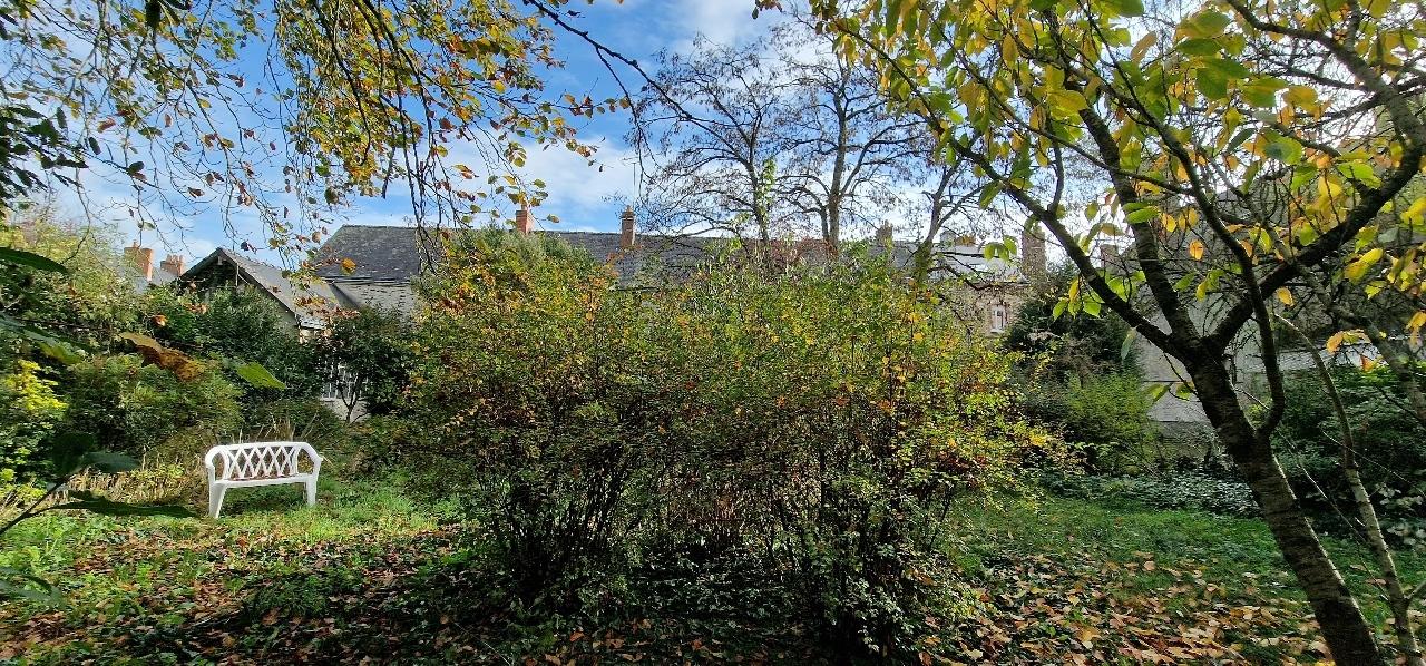 MAISON DE BOURG - ANGERS - 260m2