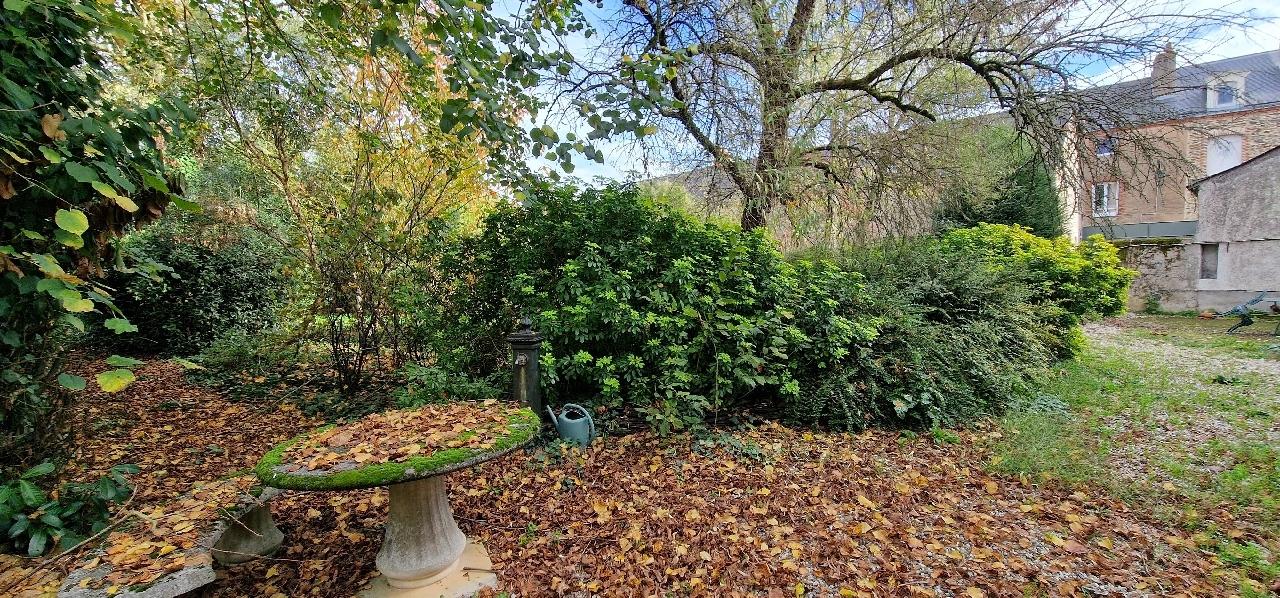 MAISON DE BOURG - ANGERS - 260m2