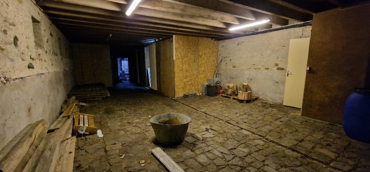 BATIMENT - CANDE - 200m2