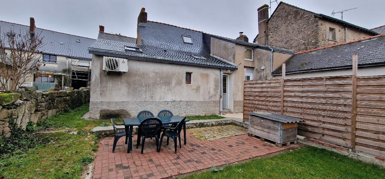 MAISON - BECON LES GRANITS - 0m2